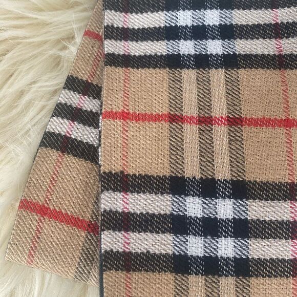 Burberry Reversible cashmere & wool blend scarf- New with Tag - Picture 4 of 9